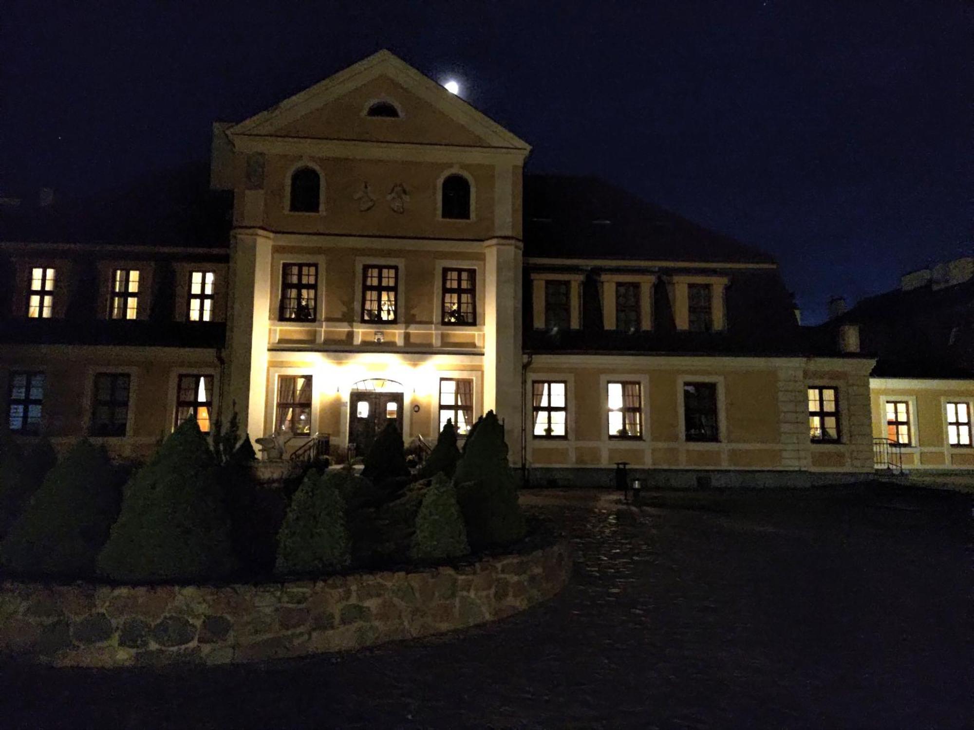 Palac W Rymaniu Eksteriør bilde